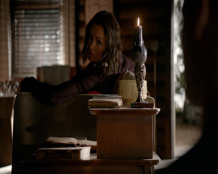 VampireDiaries-dot-nl_VampireDiaries-8x05ComingHomeWasAMistake0281.jpg