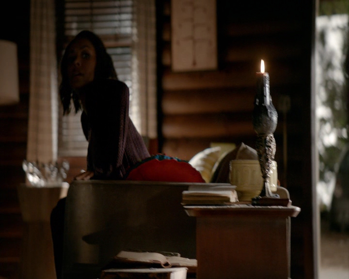 VampireDiaries-dot-nl_VampireDiaries-8x05ComingHomeWasAMistake0285.jpg