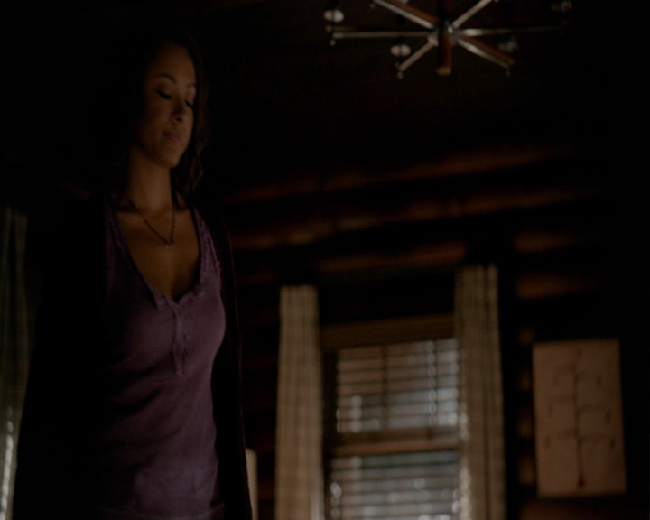 VampireDiaries-dot-nl_VampireDiaries-8x05ComingHomeWasAMistake0288.jpg