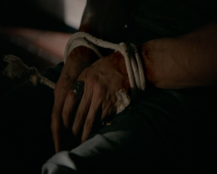 VampireDiaries-dot-nl_VampireDiaries-8x05ComingHomeWasAMistake0300.jpg