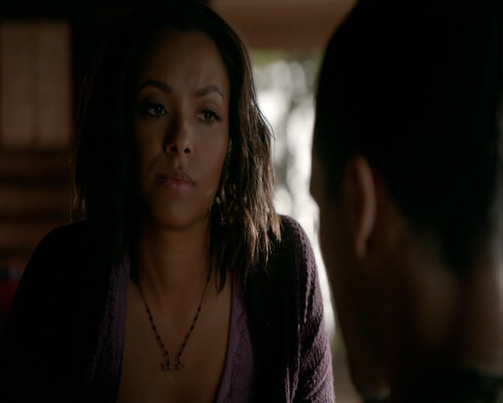 VampireDiaries-dot-nl_VampireDiaries-8x05ComingHomeWasAMistake0302.jpg