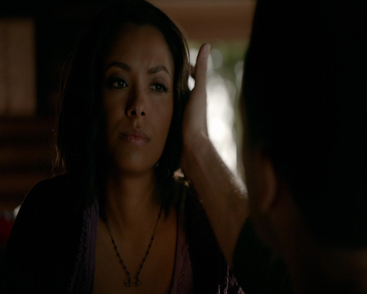 VampireDiaries-dot-nl_VampireDiaries-8x05ComingHomeWasAMistake0305.jpg