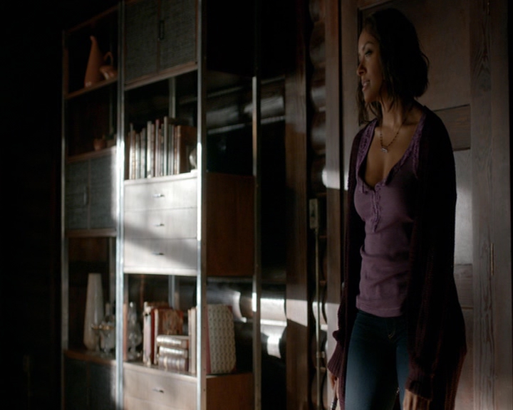 VampireDiaries-dot-nl_VampireDiaries-8x05ComingHomeWasAMistake0323.jpg