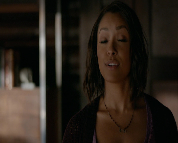 VampireDiaries-dot-nl_VampireDiaries-8x05ComingHomeWasAMistake0328.jpg