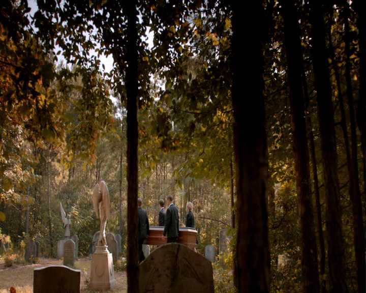 VampireDiaries-dot-nl_VampireDiaries-8x05ComingHomeWasAMistake0465.jpg