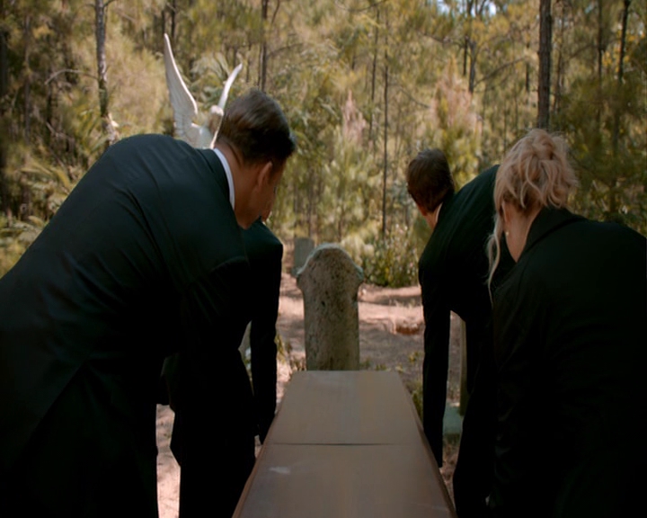 VampireDiaries-dot-nl_VampireDiaries-8x05ComingHomeWasAMistake0475.jpg