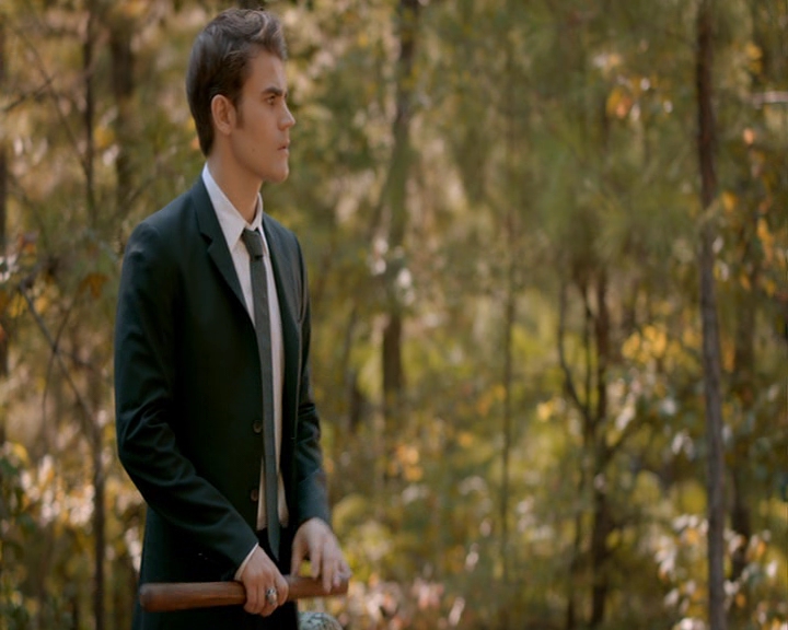 VampireDiaries-dot-nl_VampireDiaries-8x05ComingHomeWasAMistake0502.jpg