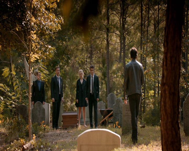 VampireDiaries-dot-nl_VampireDiaries-8x05ComingHomeWasAMistake0521.jpg