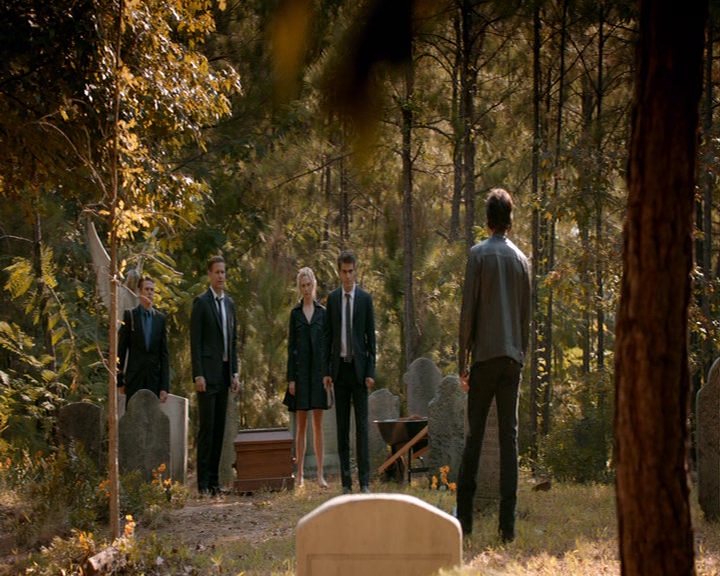 VampireDiaries-dot-nl_VampireDiaries-8x05ComingHomeWasAMistake0522.jpg