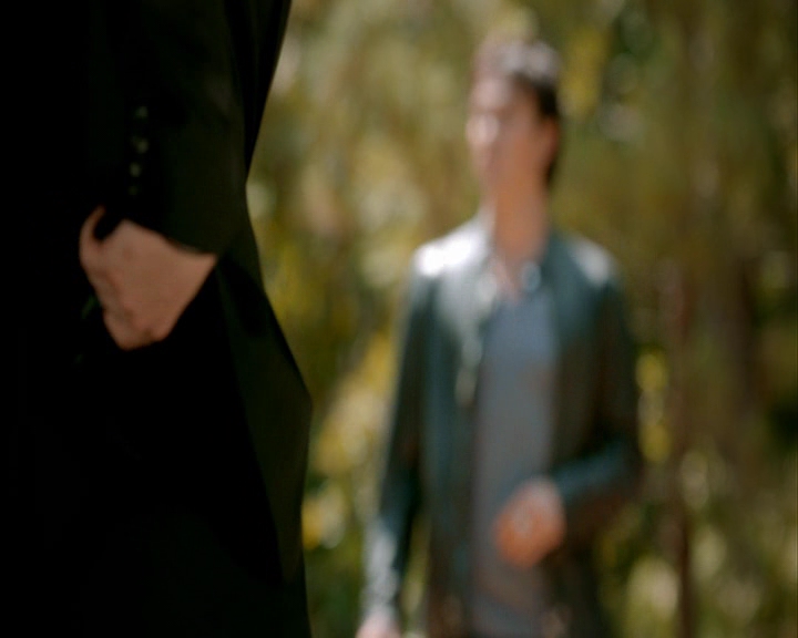 VampireDiaries-dot-nl_VampireDiaries-8x05ComingHomeWasAMistake0525.jpg