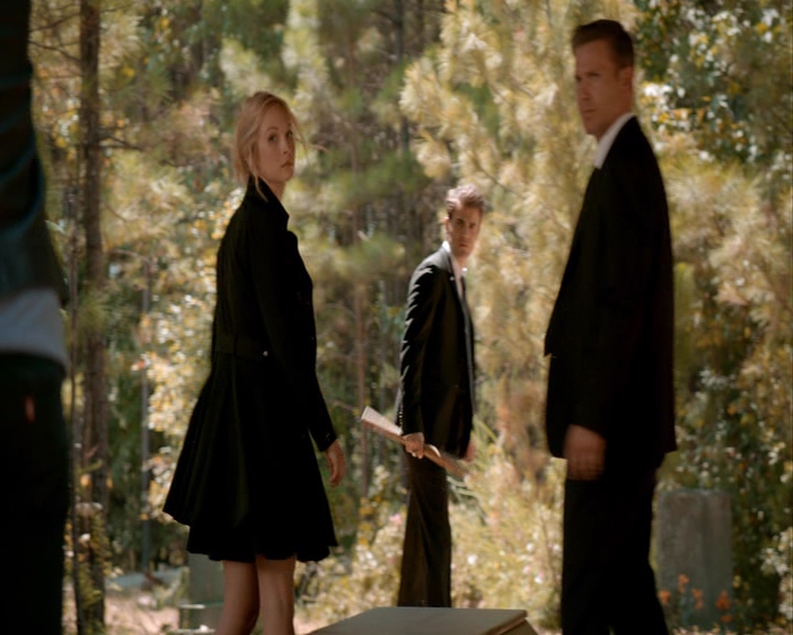 VampireDiaries-dot-nl_VampireDiaries-8x05ComingHomeWasAMistake0527.jpg