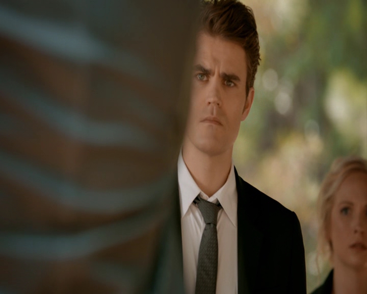 VampireDiaries-dot-nl_VampireDiaries-8x05ComingHomeWasAMistake0532.jpg