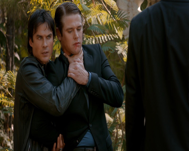 VampireDiaries-dot-nl_VampireDiaries-8x05ComingHomeWasAMistake0582.jpg