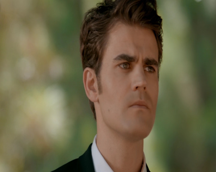 VampireDiaries-dot-nl_VampireDiaries-8x05ComingHomeWasAMistake0600.jpg