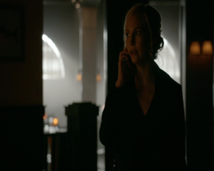 VampireDiaries-dot-nl_VampireDiaries-8x05ComingHomeWasAMistake0602.jpg