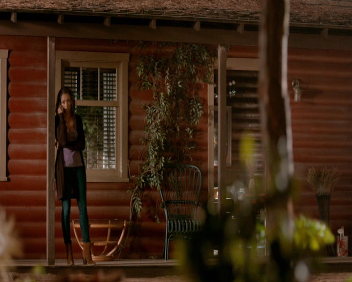 VampireDiaries-dot-nl_VampireDiaries-8x05ComingHomeWasAMistake0604.jpg