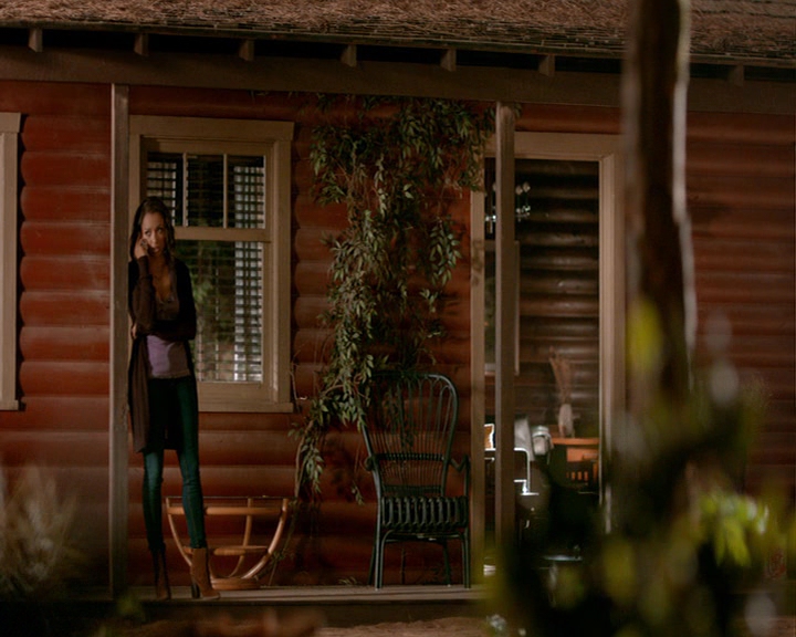 VampireDiaries-dot-nl_VampireDiaries-8x05ComingHomeWasAMistake0605.jpg