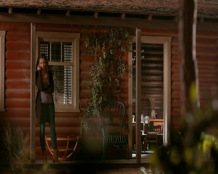 VampireDiaries-dot-nl_VampireDiaries-8x05ComingHomeWasAMistake0606.jpg