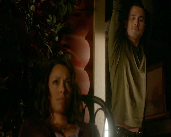 VampireDiaries-dot-nl_VampireDiaries-8x05ComingHomeWasAMistake0684.jpg