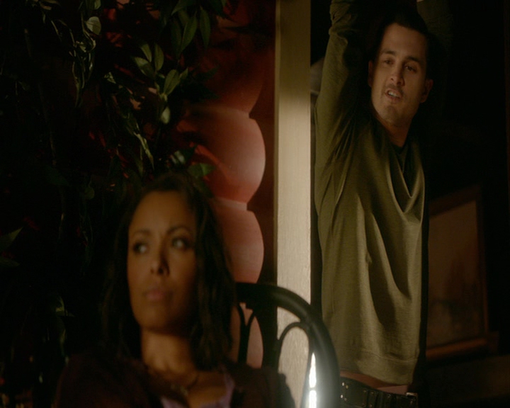 VampireDiaries-dot-nl_VampireDiaries-8x05ComingHomeWasAMistake0686.jpg