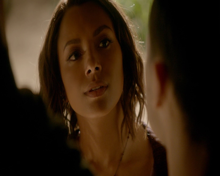 VampireDiaries-dot-nl_VampireDiaries-8x05ComingHomeWasAMistake0711.jpg