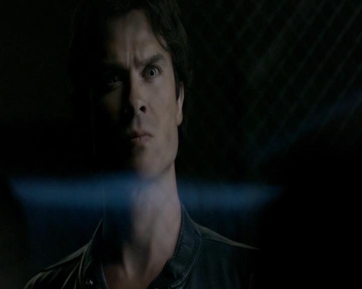 VampireDiaries-dot-nl_VampireDiaries-8x05ComingHomeWasAMistake0831.jpg