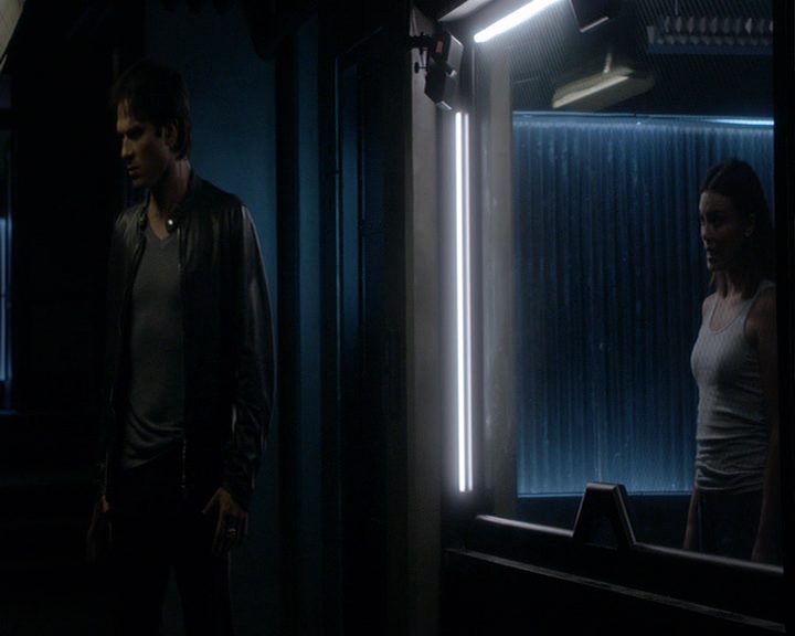 VampireDiaries-dot-nl_VampireDiaries-8x05ComingHomeWasAMistake0873.jpg