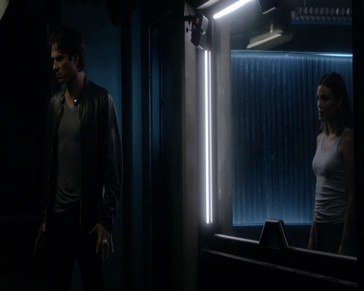 VampireDiaries-dot-nl_VampireDiaries-8x05ComingHomeWasAMistake0875.jpg