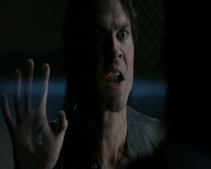 VampireDiaries-dot-nl_VampireDiaries-8x05ComingHomeWasAMistake0881.jpg