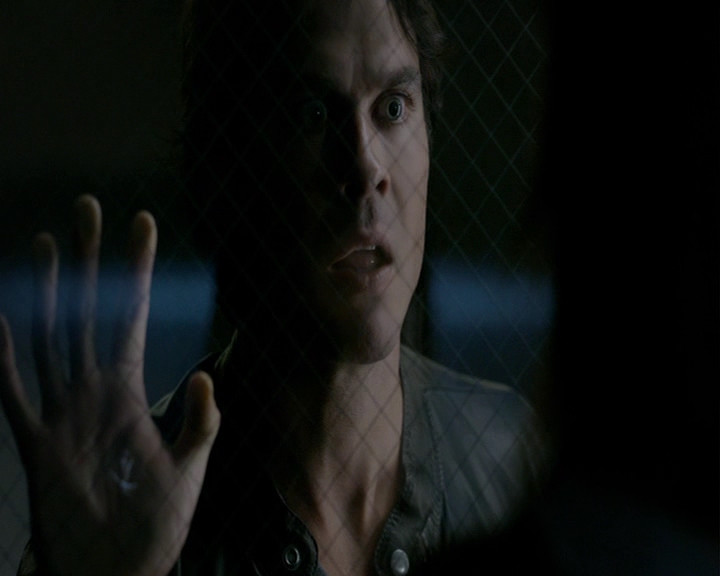 VampireDiaries-dot-nl_VampireDiaries-8x05ComingHomeWasAMistake0882.jpg