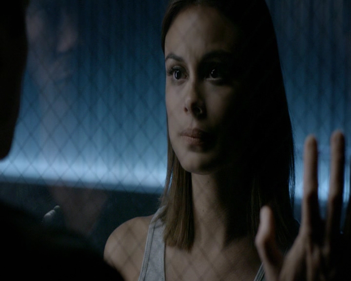 VampireDiaries-dot-nl_VampireDiaries-8x05ComingHomeWasAMistake0901.jpg