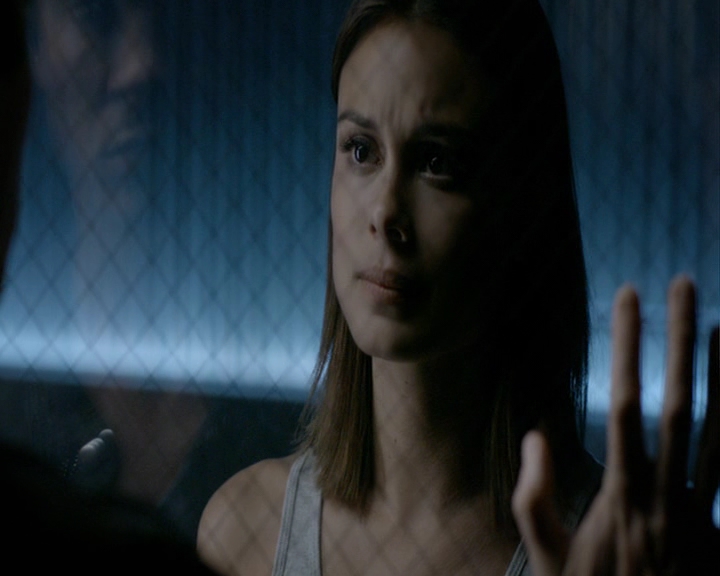 VampireDiaries-dot-nl_VampireDiaries-8x05ComingHomeWasAMistake0902.jpg