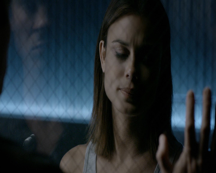 VampireDiaries-dot-nl_VampireDiaries-8x05ComingHomeWasAMistake0904.jpg