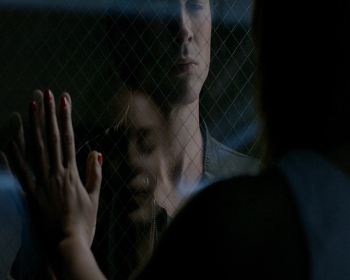 VampireDiaries-dot-nl_VampireDiaries-8x05ComingHomeWasAMistake0906.jpg