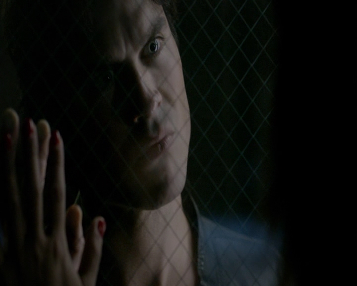 VampireDiaries-dot-nl_VampireDiaries-8x05ComingHomeWasAMistake0911.jpg