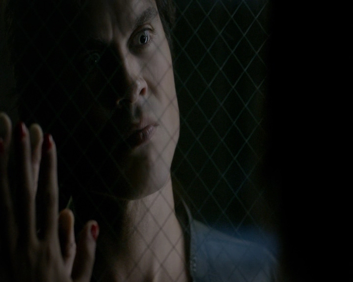 VampireDiaries-dot-nl_VampireDiaries-8x05ComingHomeWasAMistake0912.jpg