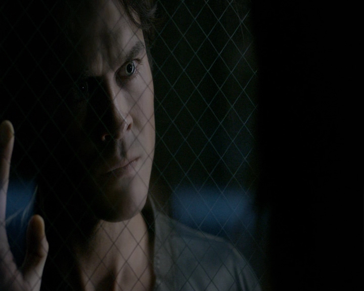 VampireDiaries-dot-nl_VampireDiaries-8x05ComingHomeWasAMistake0915.jpg