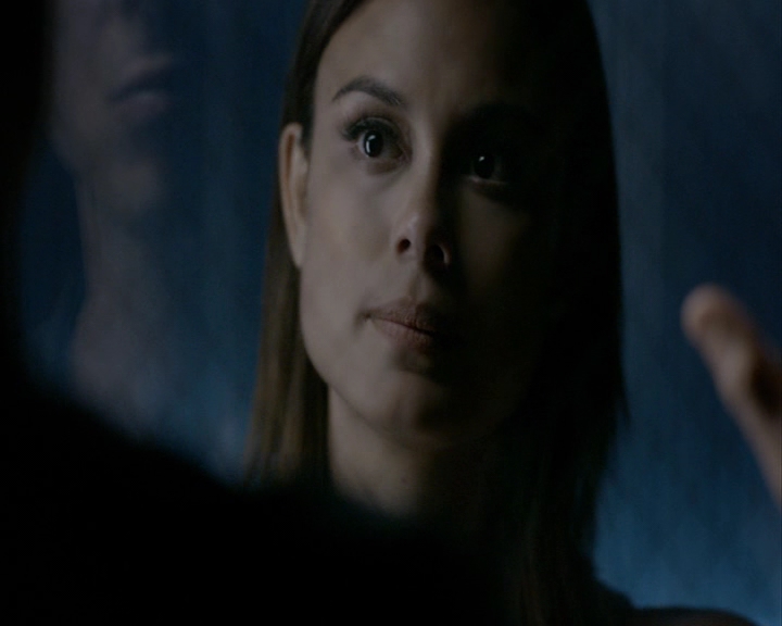 VampireDiaries-dot-nl_VampireDiaries-8x05ComingHomeWasAMistake0925.jpg