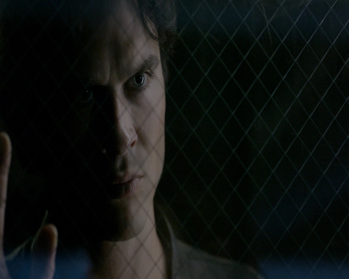 VampireDiaries-dot-nl_VampireDiaries-8x05ComingHomeWasAMistake0926.jpg