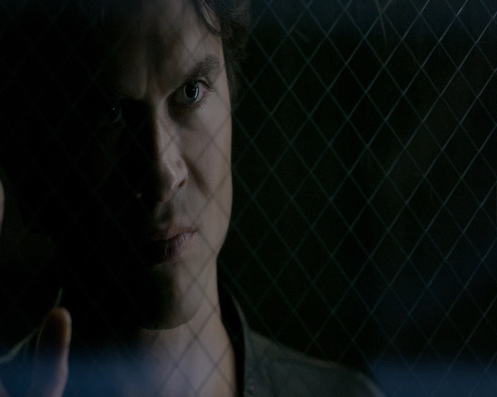 VampireDiaries-dot-nl_VampireDiaries-8x05ComingHomeWasAMistake0927.jpg