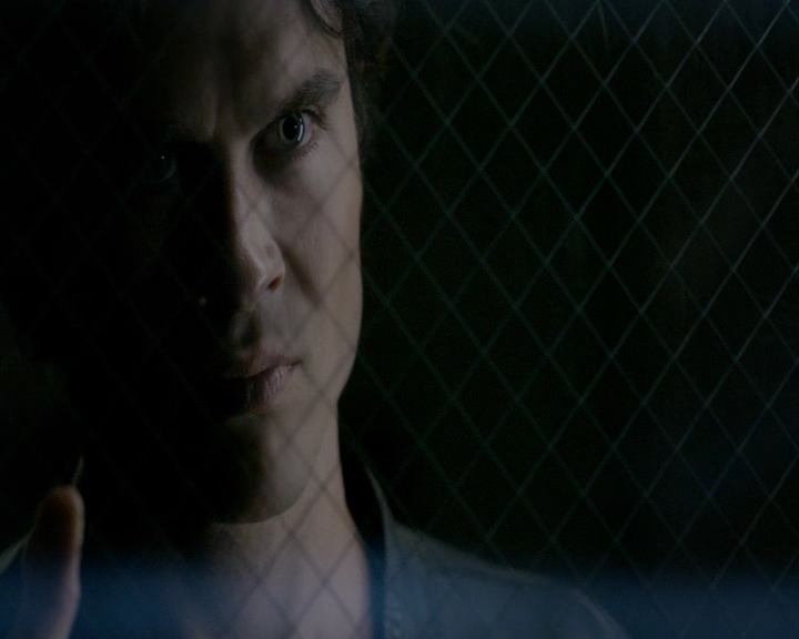 VampireDiaries-dot-nl_VampireDiaries-8x05ComingHomeWasAMistake0928.jpg