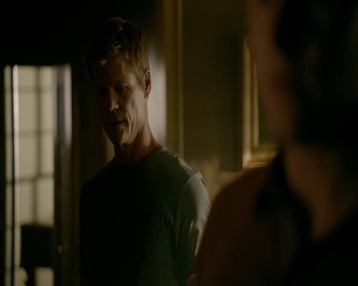 VampireDiaries-dot-nl_VampireDiaries-8x05ComingHomeWasAMistake0975.jpg