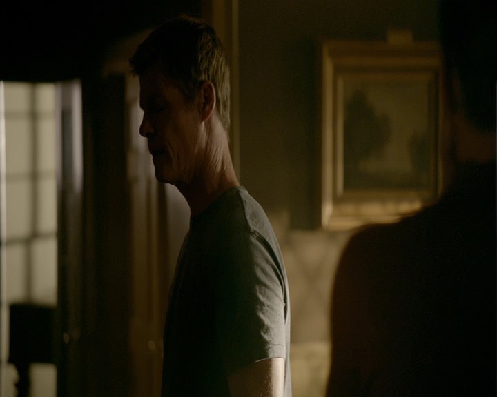 VampireDiaries-dot-nl_VampireDiaries-8x05ComingHomeWasAMistake0981.jpg