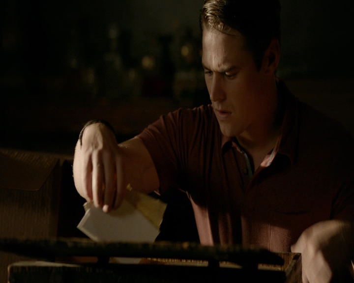 VampireDiaries-dot-nl_VampireDiaries-8x05ComingHomeWasAMistake1054.jpg