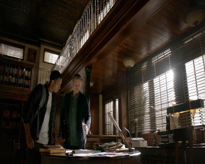 VampireDiaries-dot-nl_VampireDiaries-8x05ComingHomeWasAMistake1088.jpg