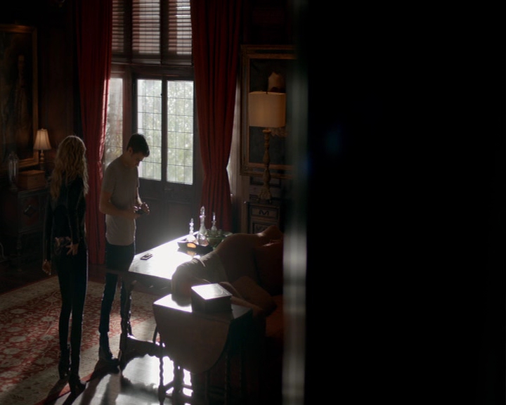 VampireDiaries-dot-nl_VampireDiaries-8x05ComingHomeWasAMistake1176.jpg