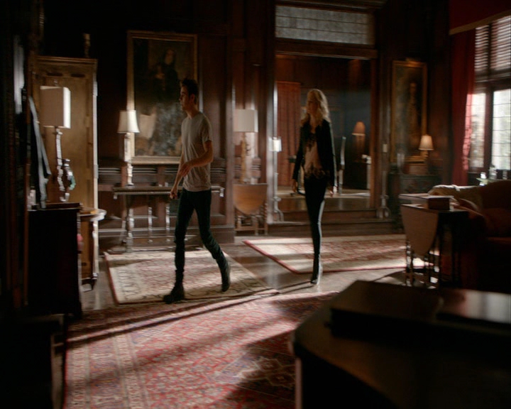 VampireDiaries-dot-nl_VampireDiaries-8x05ComingHomeWasAMistake1183.jpg