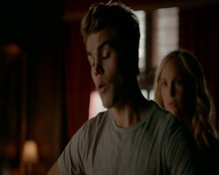 VampireDiaries-dot-nl_VampireDiaries-8x05ComingHomeWasAMistake1186.jpg