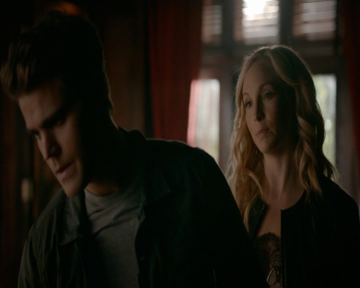 VampireDiaries-dot-nl_VampireDiaries-8x05ComingHomeWasAMistake1190.jpg