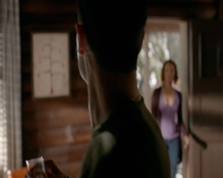 VampireDiaries-dot-nl_VampireDiaries-8x05ComingHomeWasAMistake1225.jpg